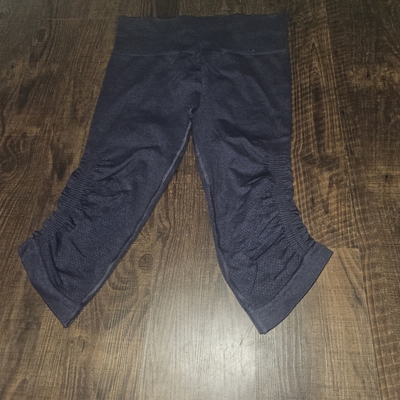 Lululemon In The Flow Ruched Capris - Picture 3 of 4